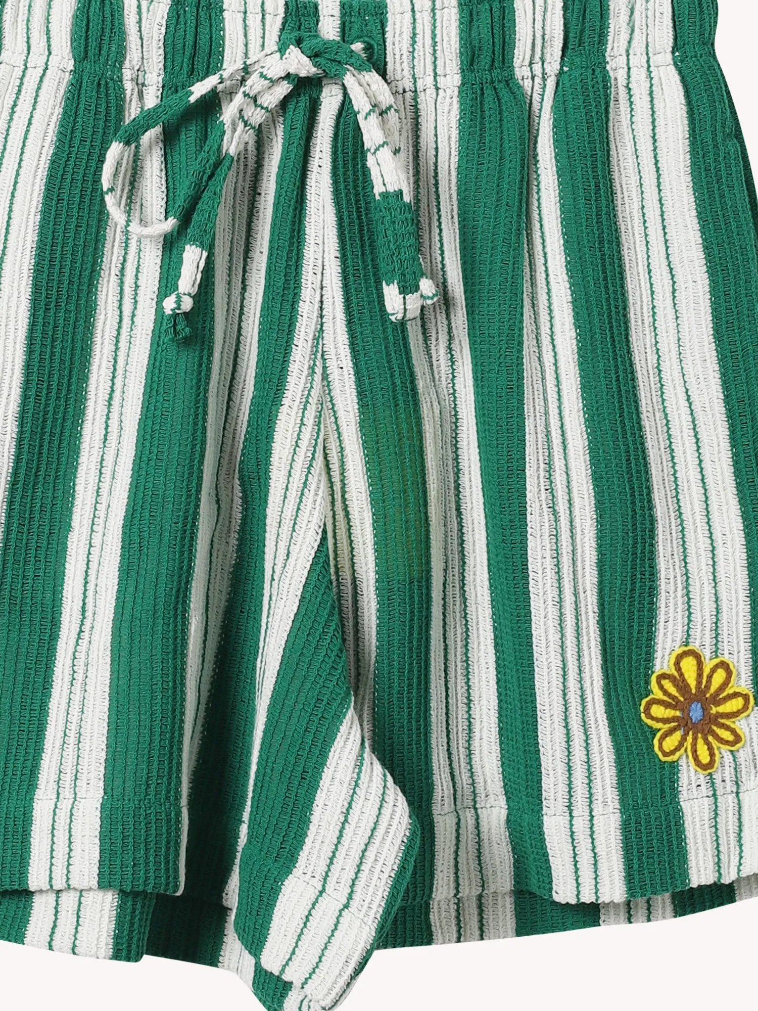 CROCHET FLOWER ELASTIC SHORTS