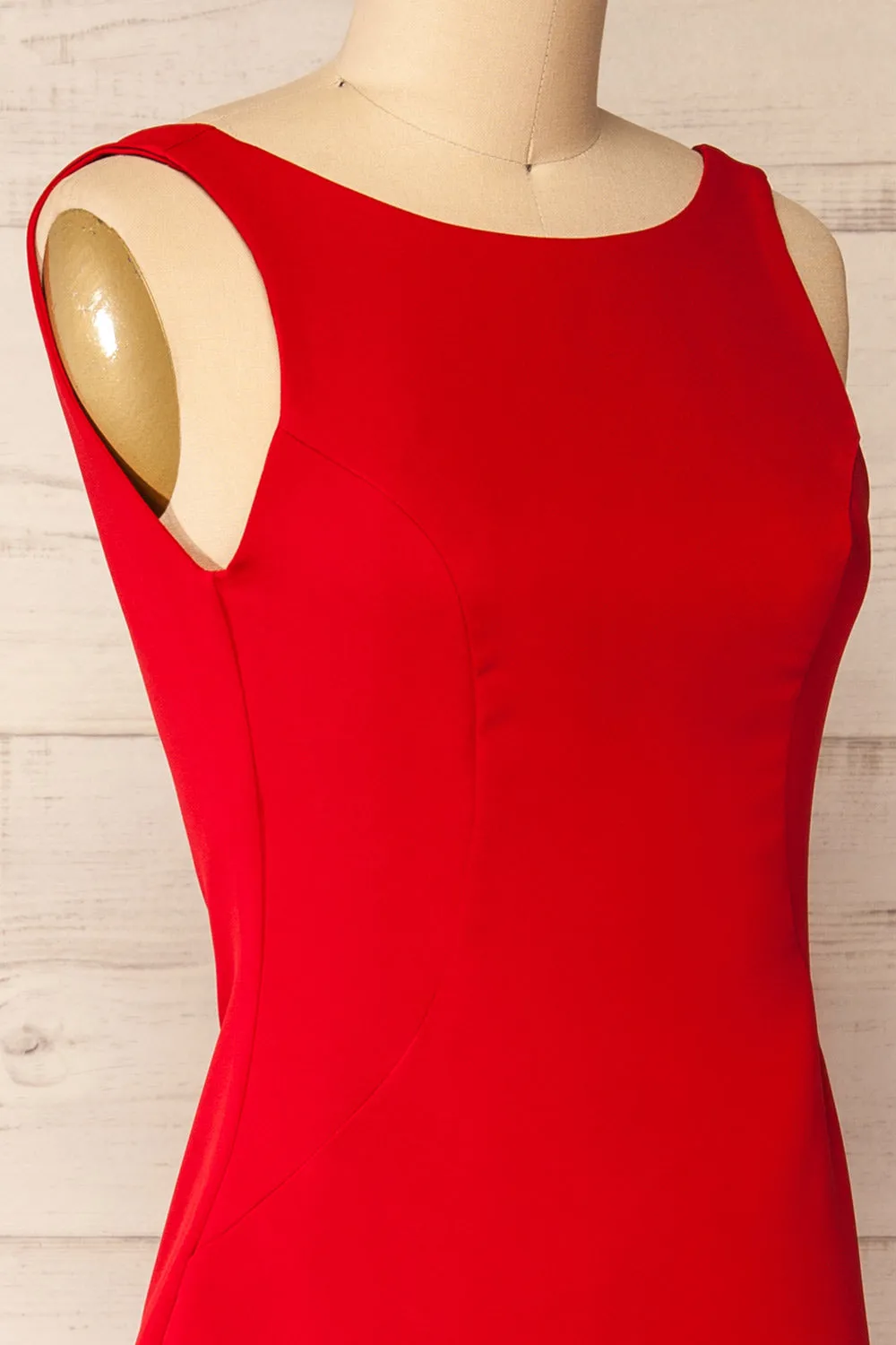 Kovna Red | Fitted Midi Dress w/ Open Back