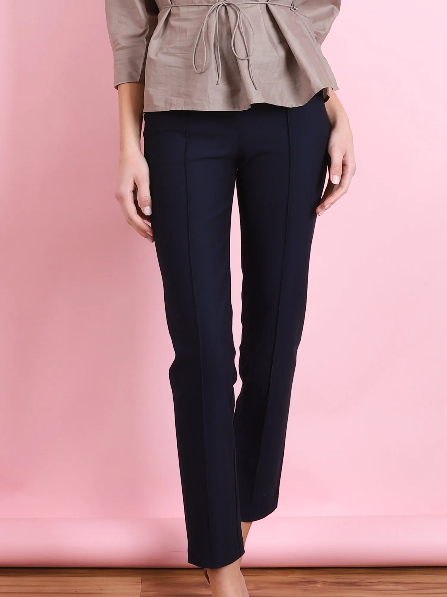 LEGGING WITH PINTUCKS
