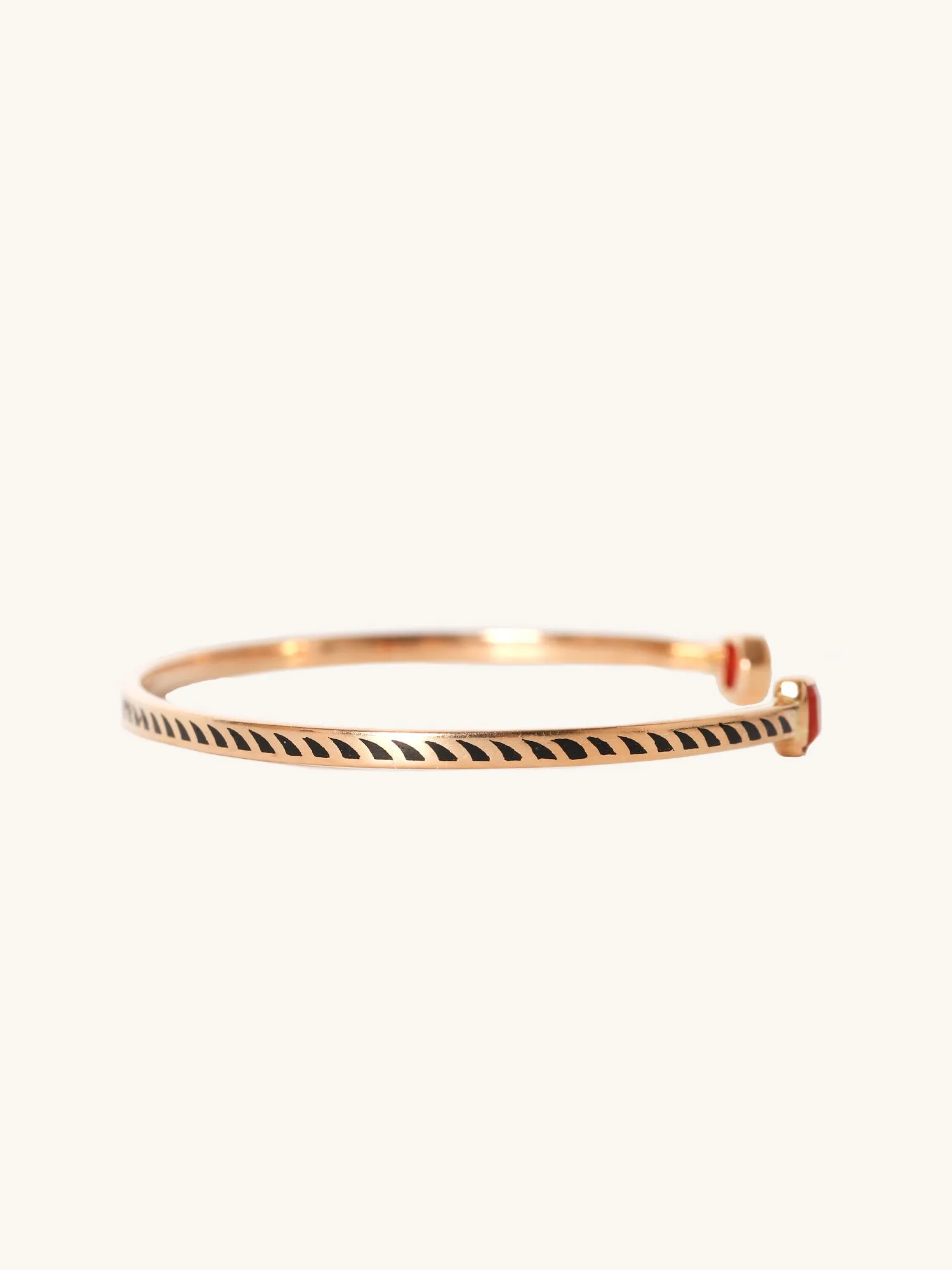 Medit Coral Shark Fin Cuff