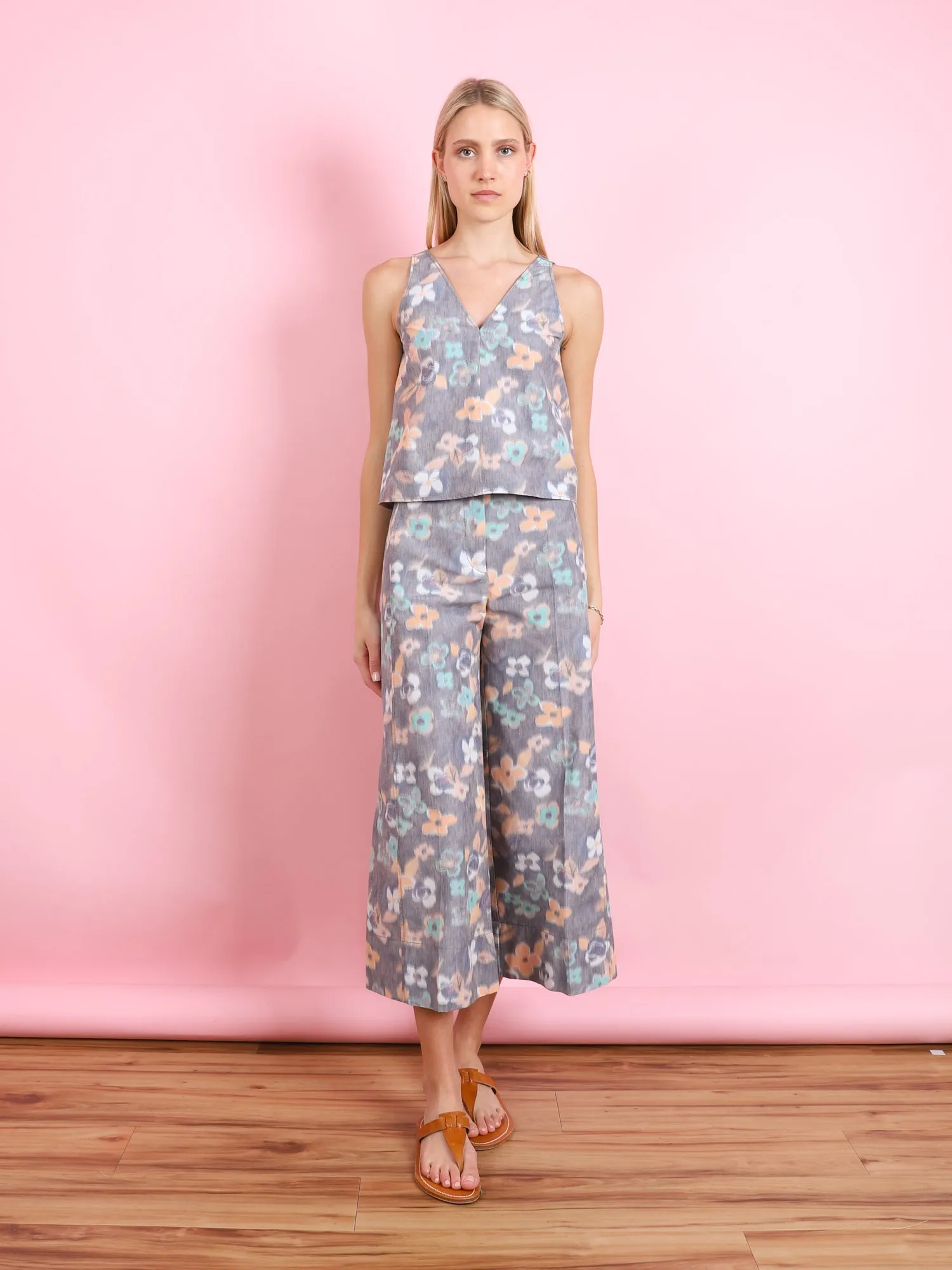 MULTICOLOR FLORAL SLEEVELESS TOP