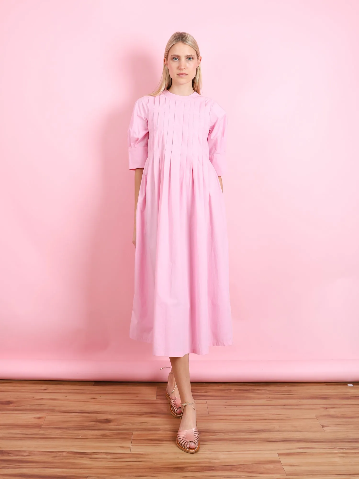 PLEATED SHORT SLEEVE DRESS