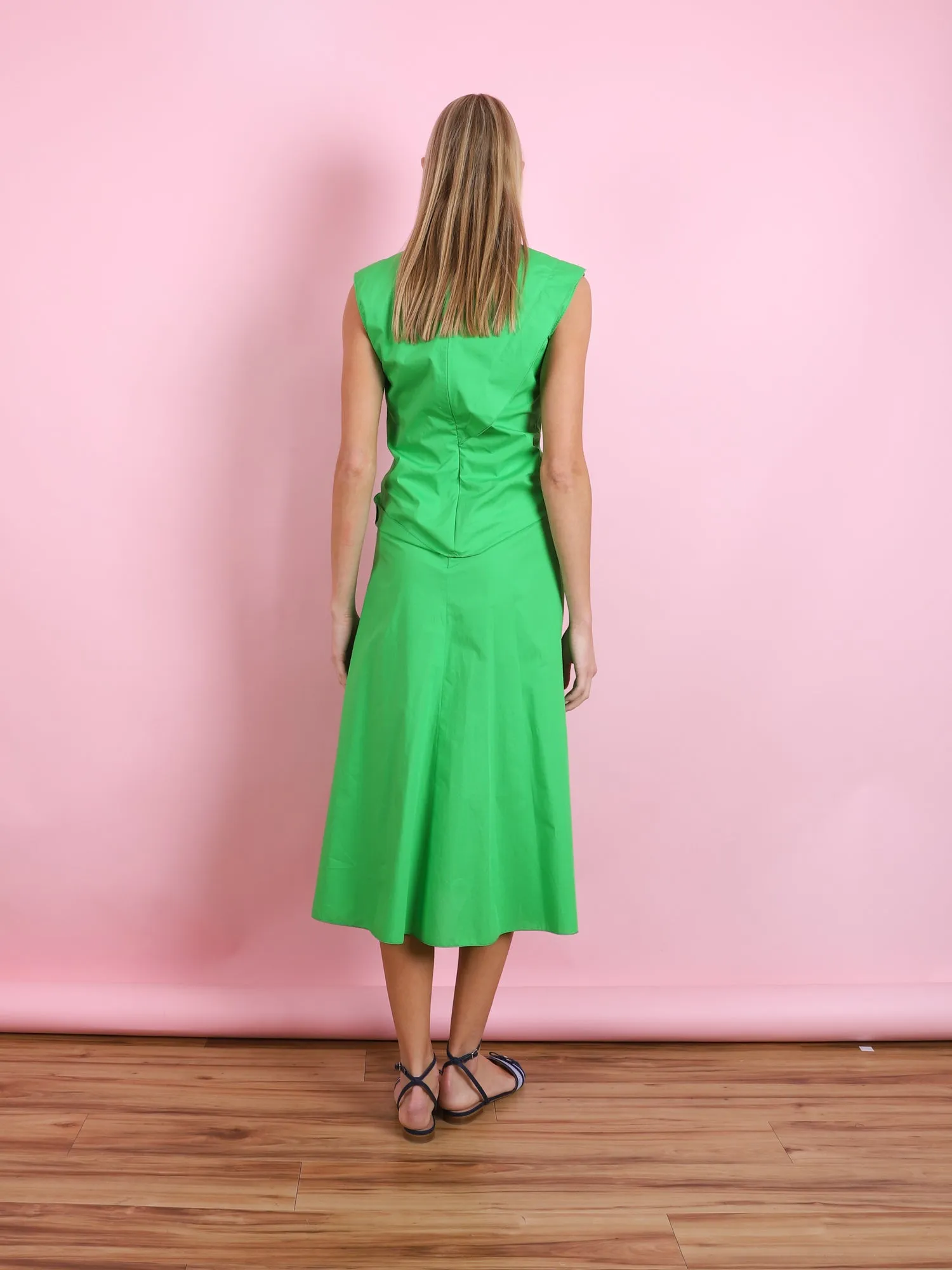 SLEEVELESS FITTED BLOUSE